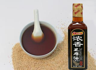 跟隨時(shí)代發(fā)展，不做落伍的芝麻油灌裝機(jī)